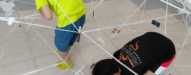 くもの巣くぐり　🕷